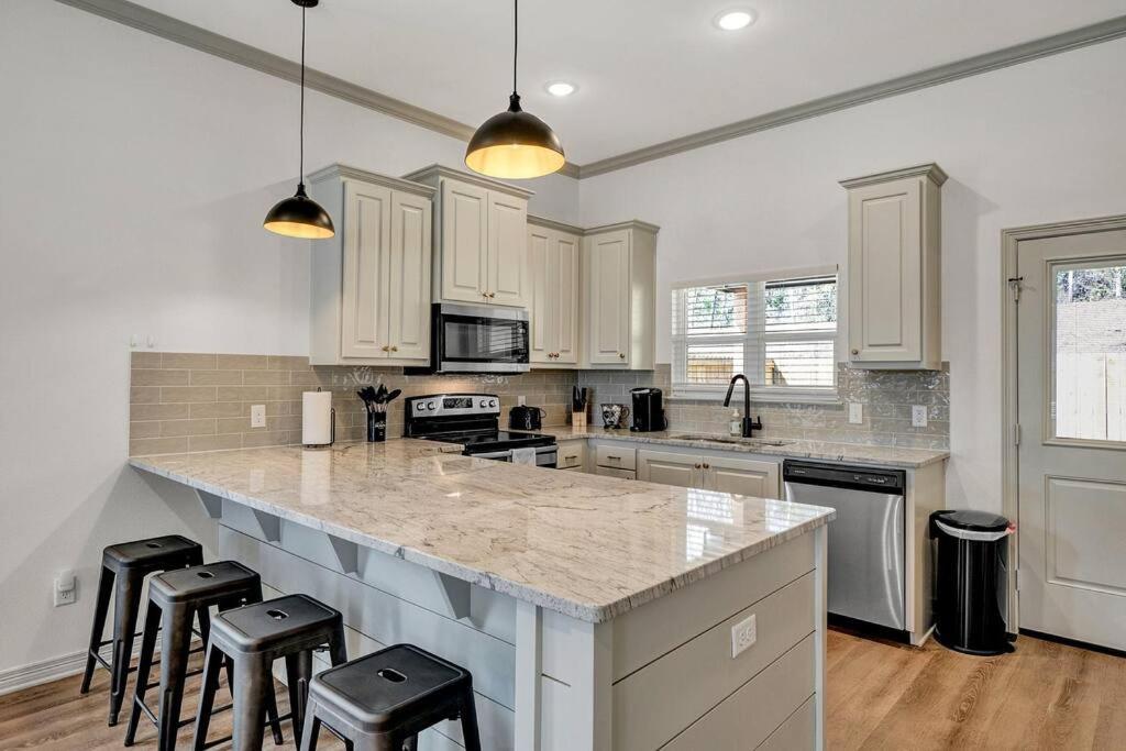 Alamo Luxury Living Up To 11 Villa Tyler Exterior foto