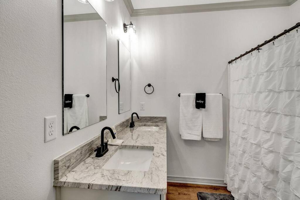 Alamo Luxury Living Up To 11 Villa Tyler Exterior foto